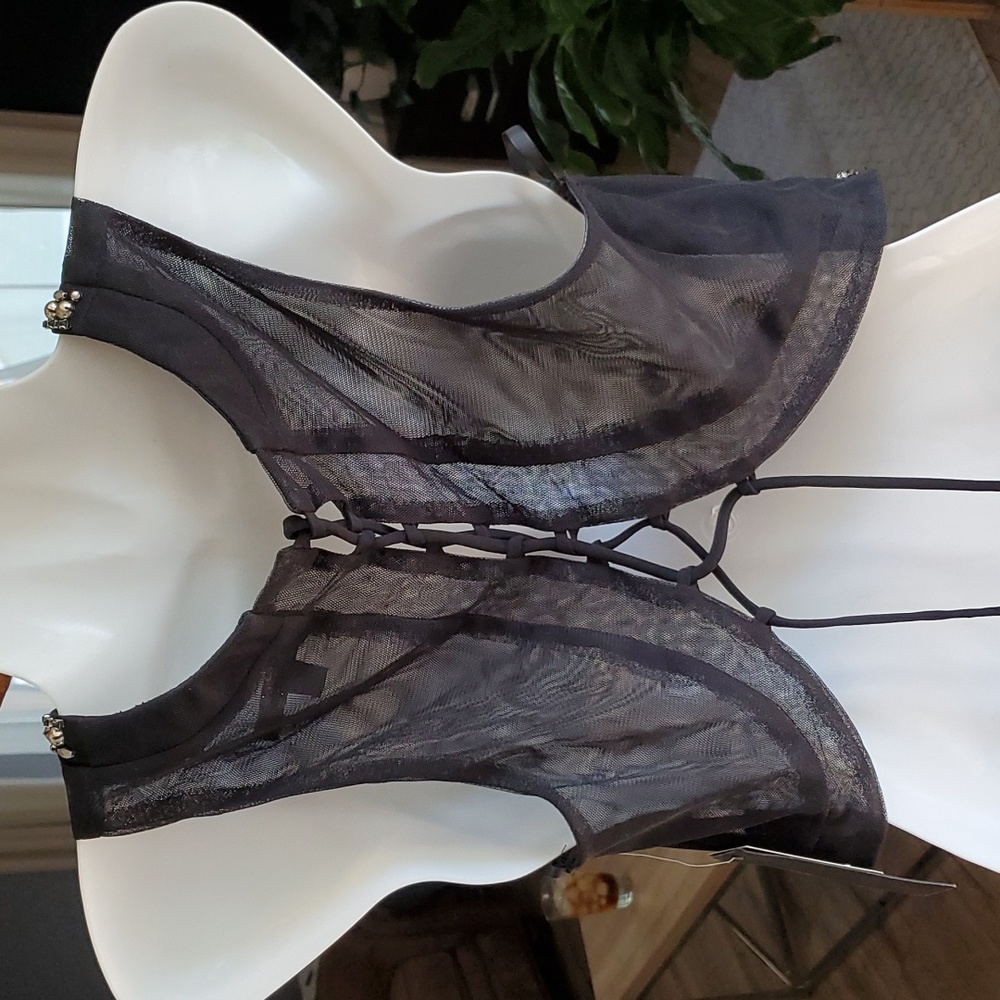 NWOT  City Studio midriff back lace up top. - Picture 4 of 10
